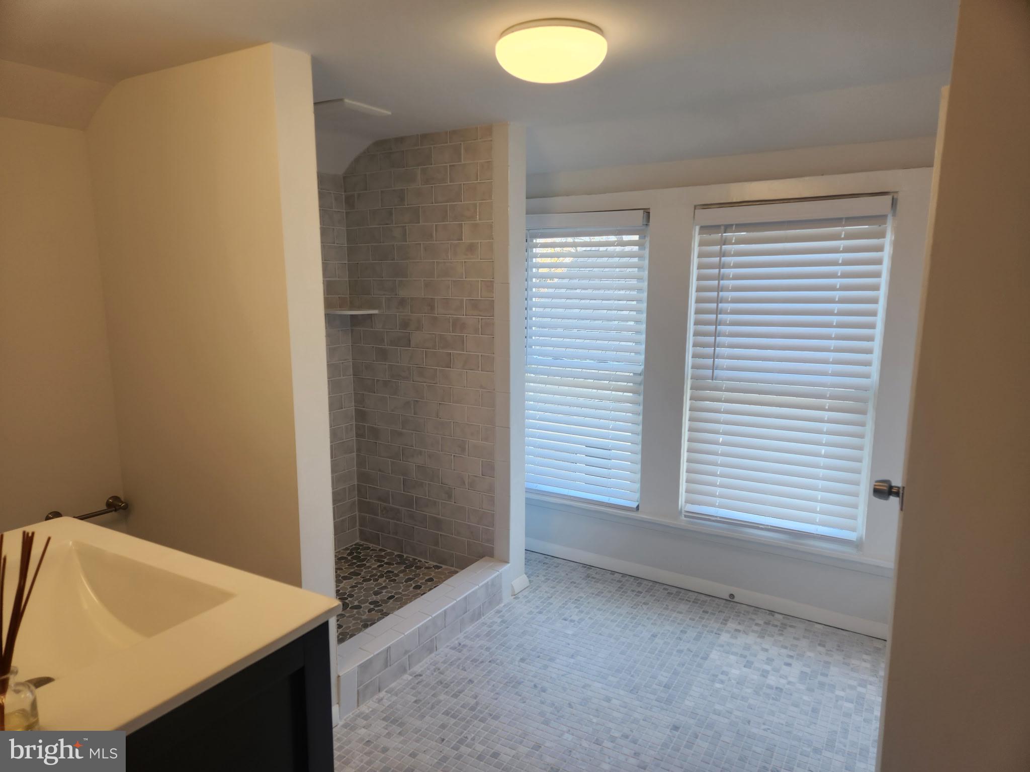 EASTPORT - Residential Lease