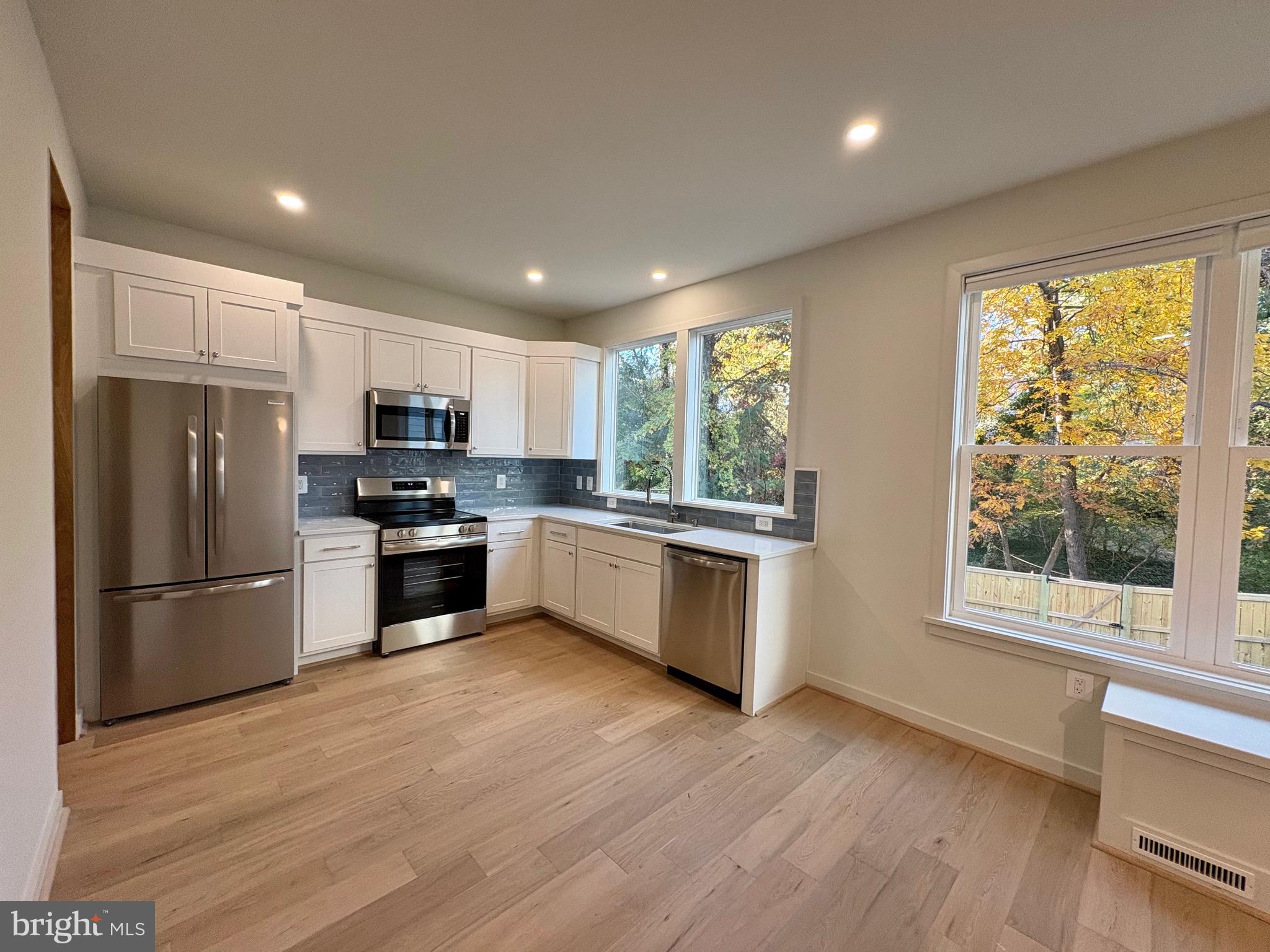 GLENMORE - Residential Lease