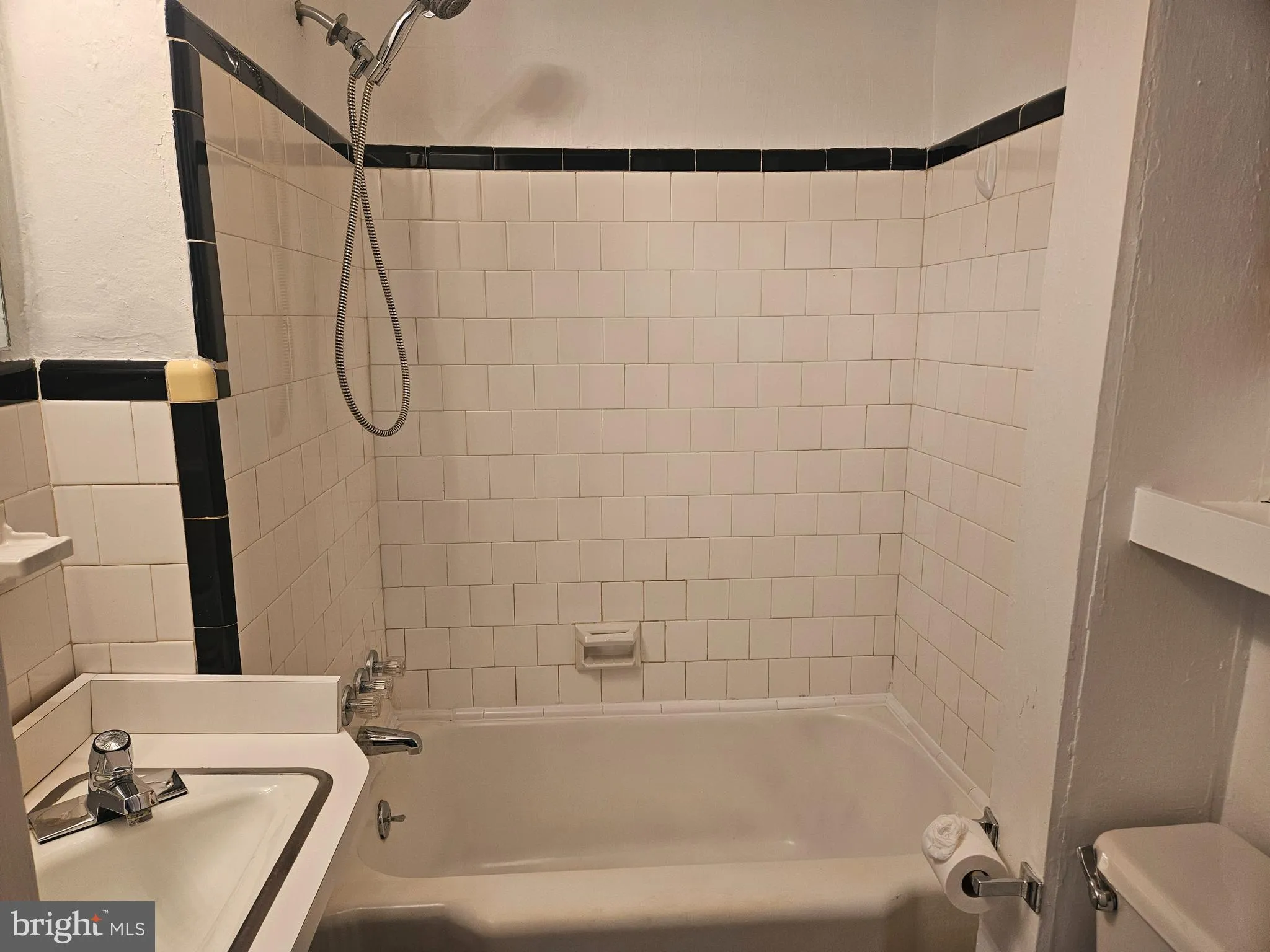 Philadelphia, Pennsylvania 19147, United States, 2 Bedrooms Bedrooms, ,1 BathroomBathrooms,Residential,Pending,3538