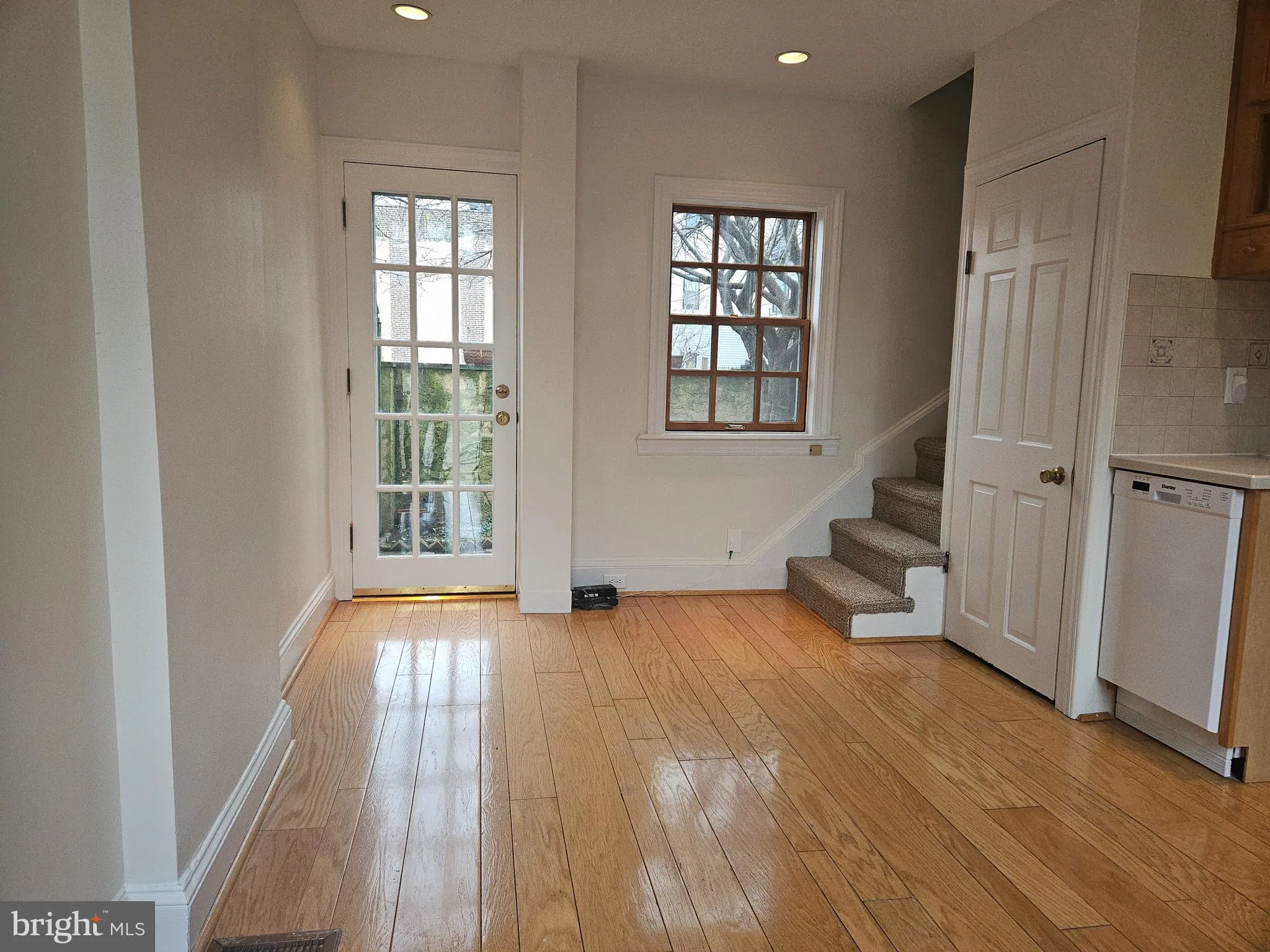 Philadelphia, Pennsylvania 19147, United States, 2 Bedrooms Bedrooms, ,1 BathroomBathrooms,Residential,Pending,3538