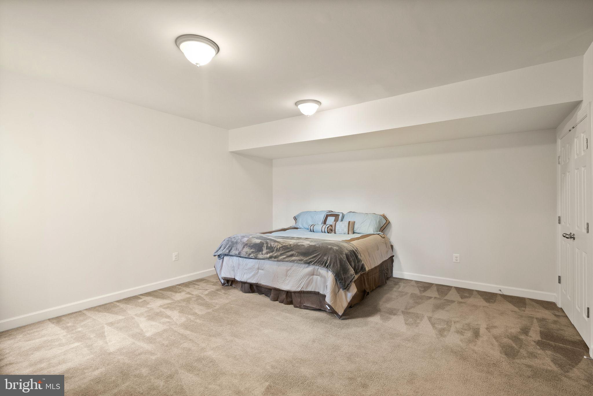 LAKE RIDGE ESTATES - Residential