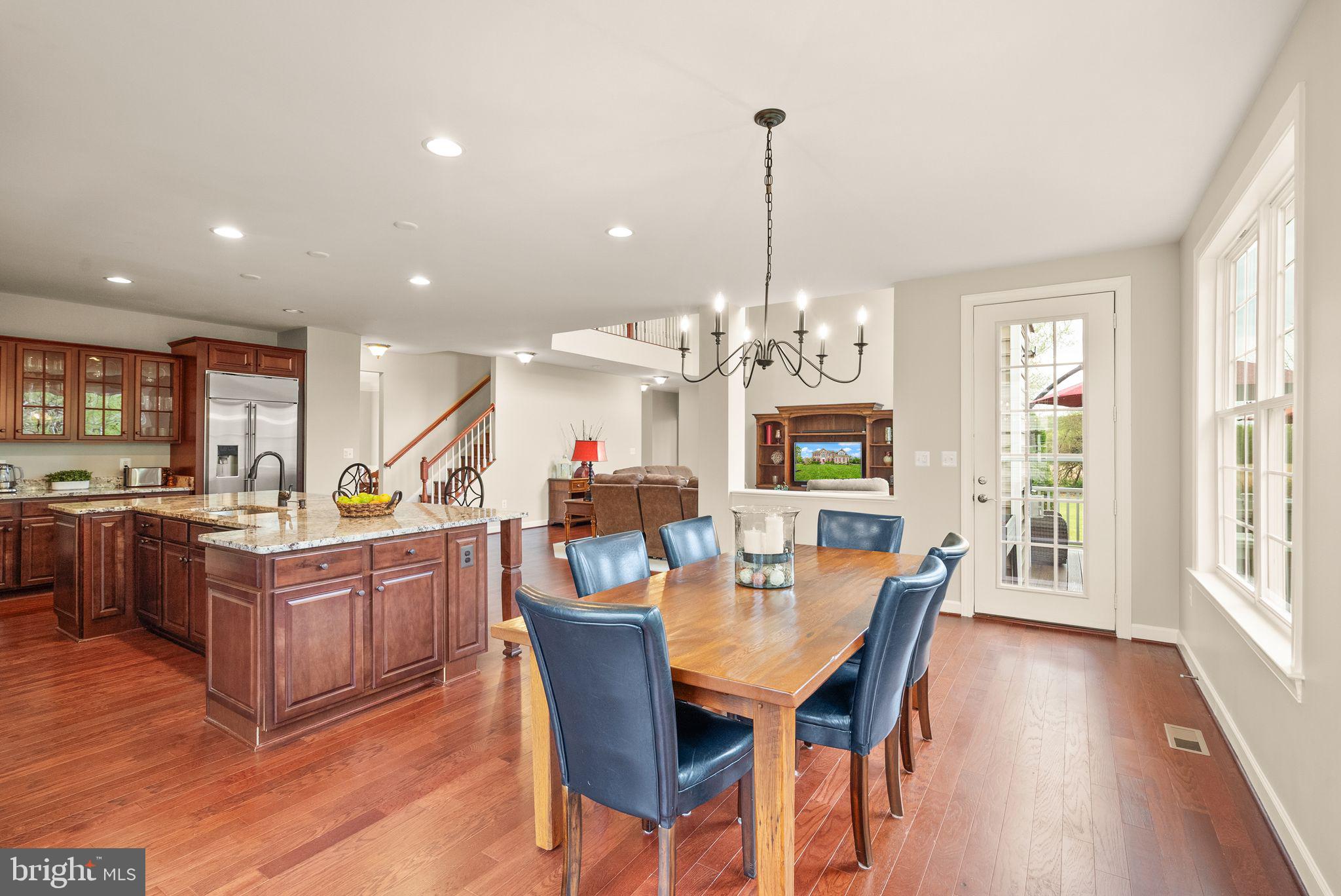 LAKE RIDGE ESTATES - Residential