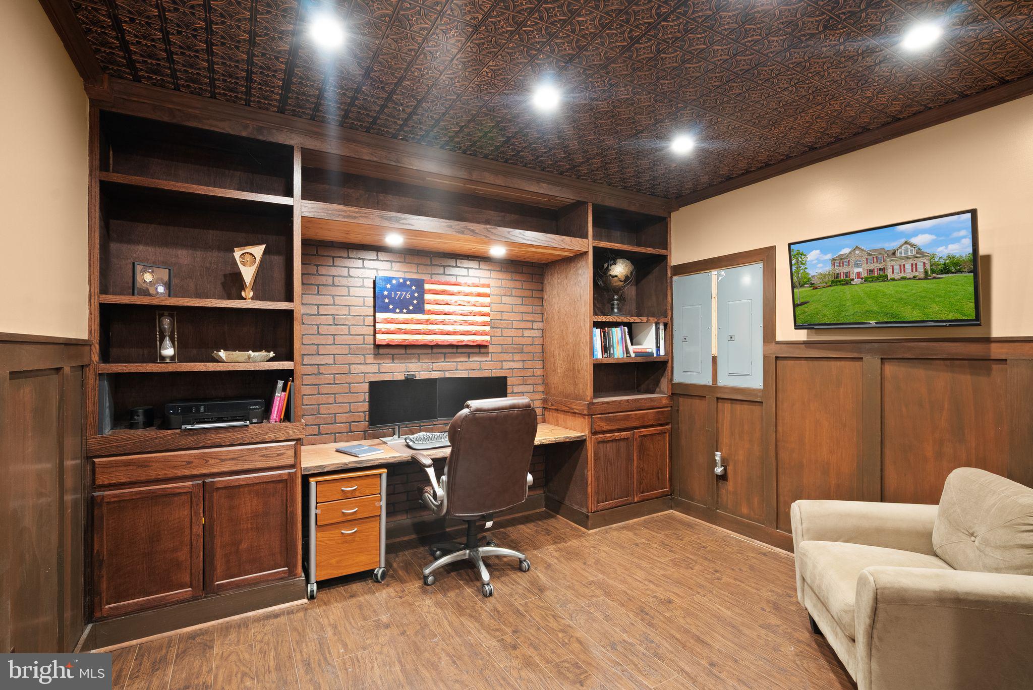 LAKE RIDGE ESTATES - Residential