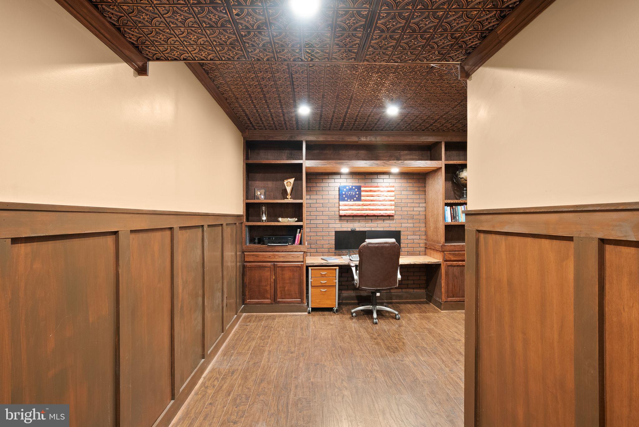 LAKE RIDGE ESTATES - Residential