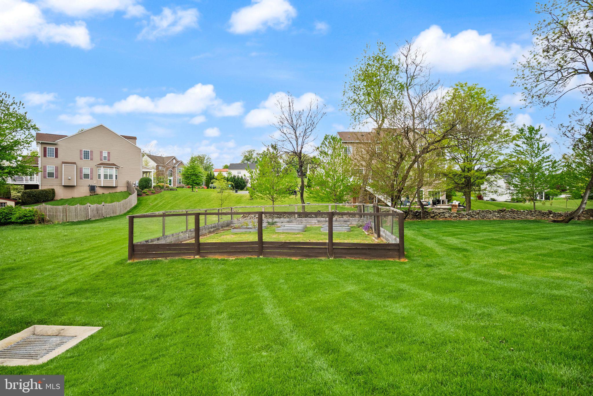 LAKE RIDGE ESTATES - Residential