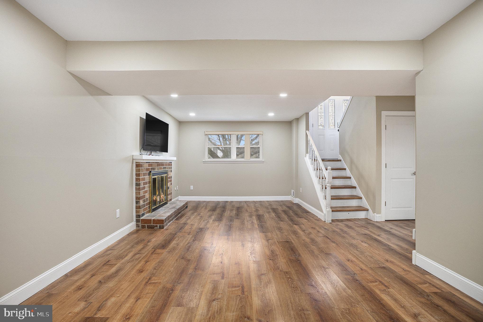 CHAPEL HILL MANOR - Residential