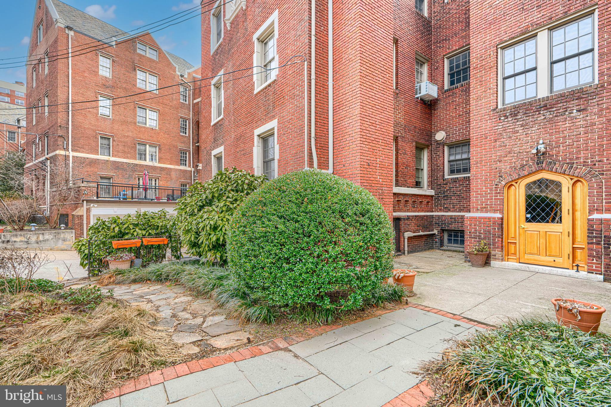 ROLAND PARK - Residential