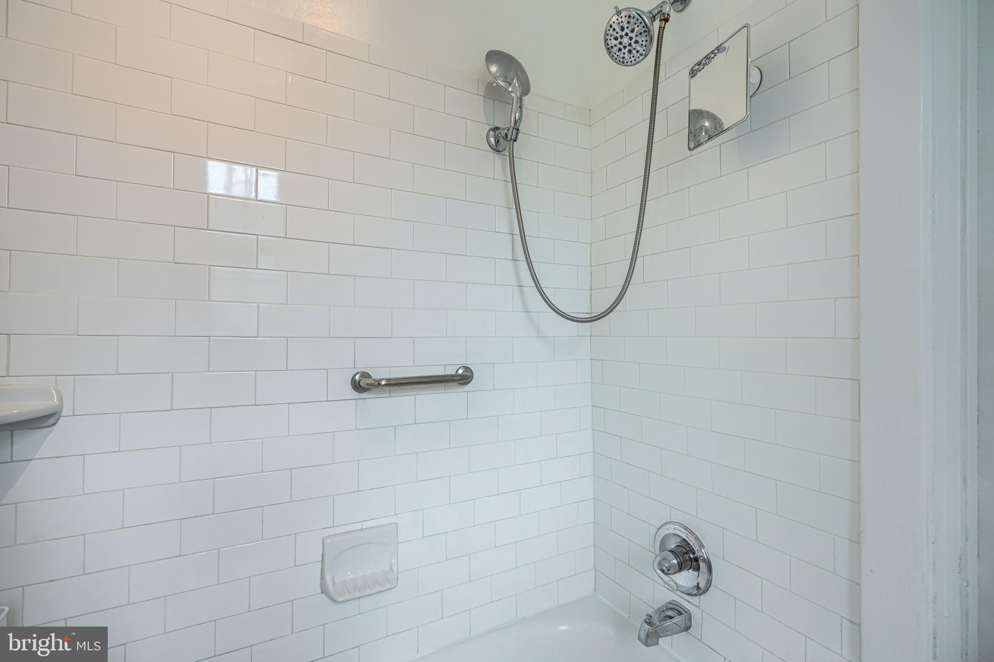 ROLAND PARK - Residential