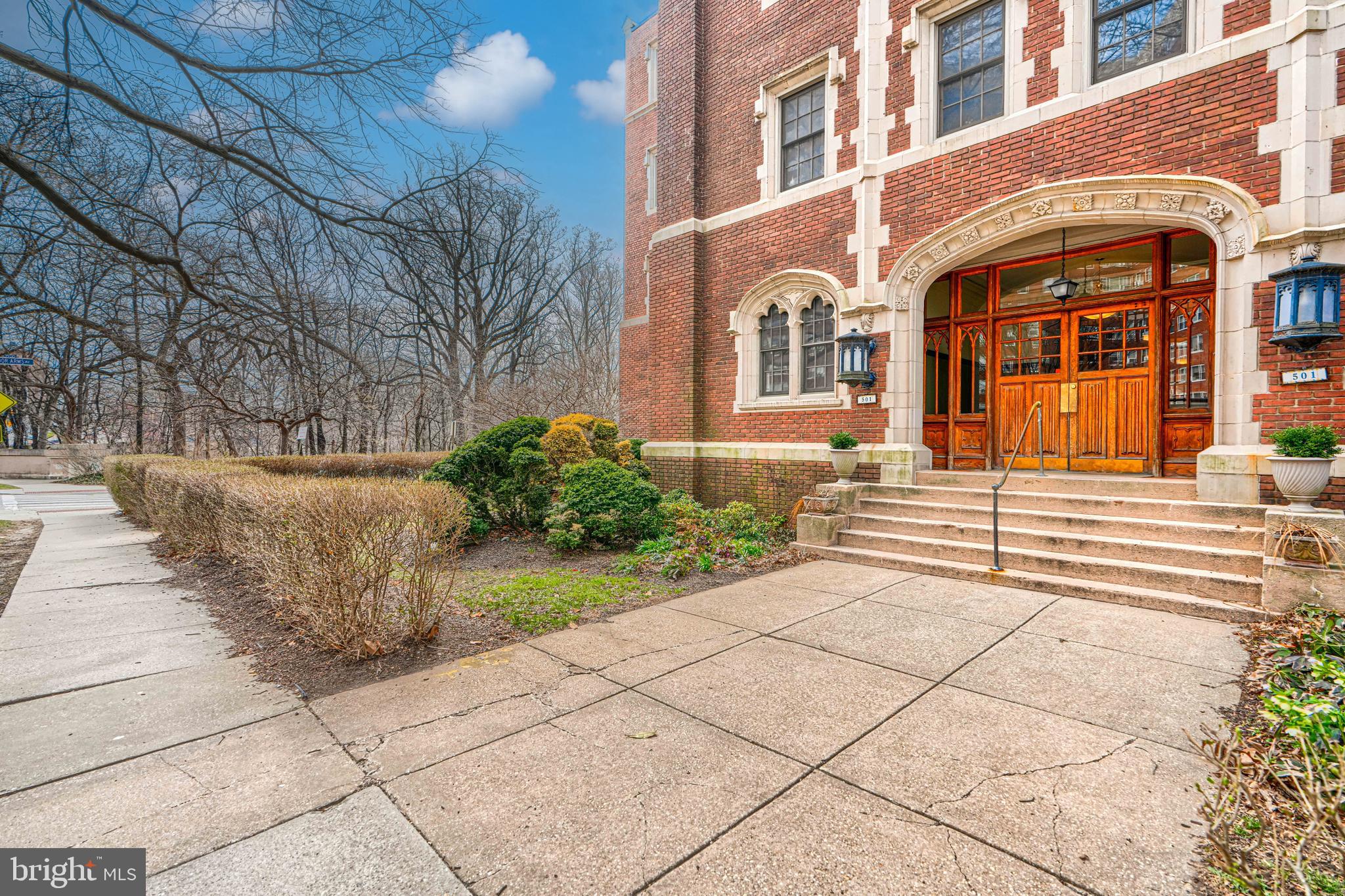 ROLAND PARK - Residential