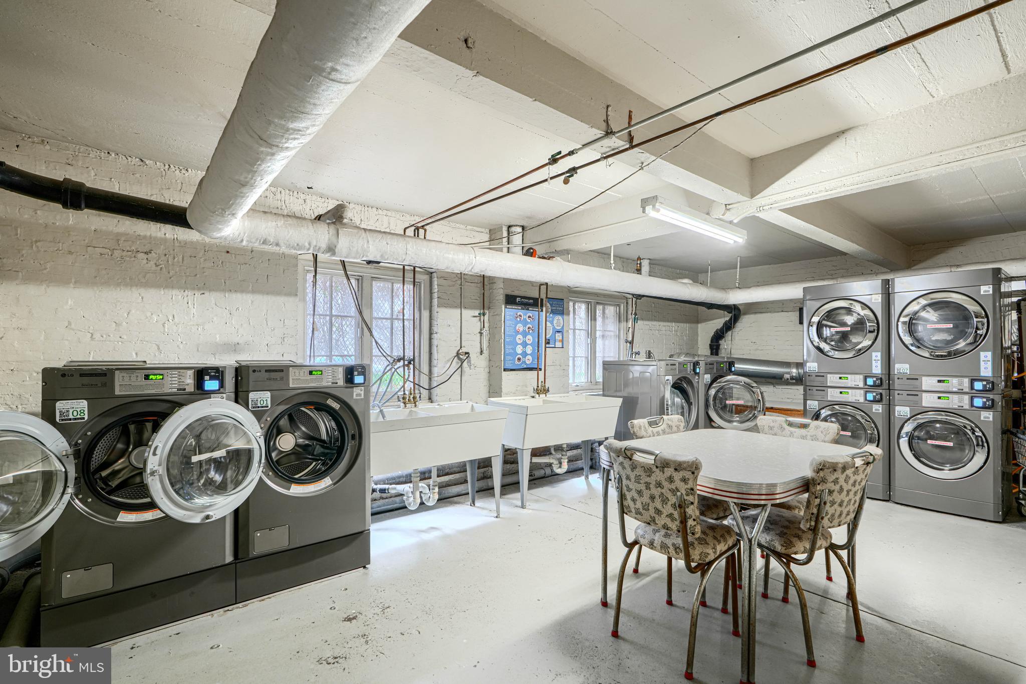 ROLAND PARK - Residential