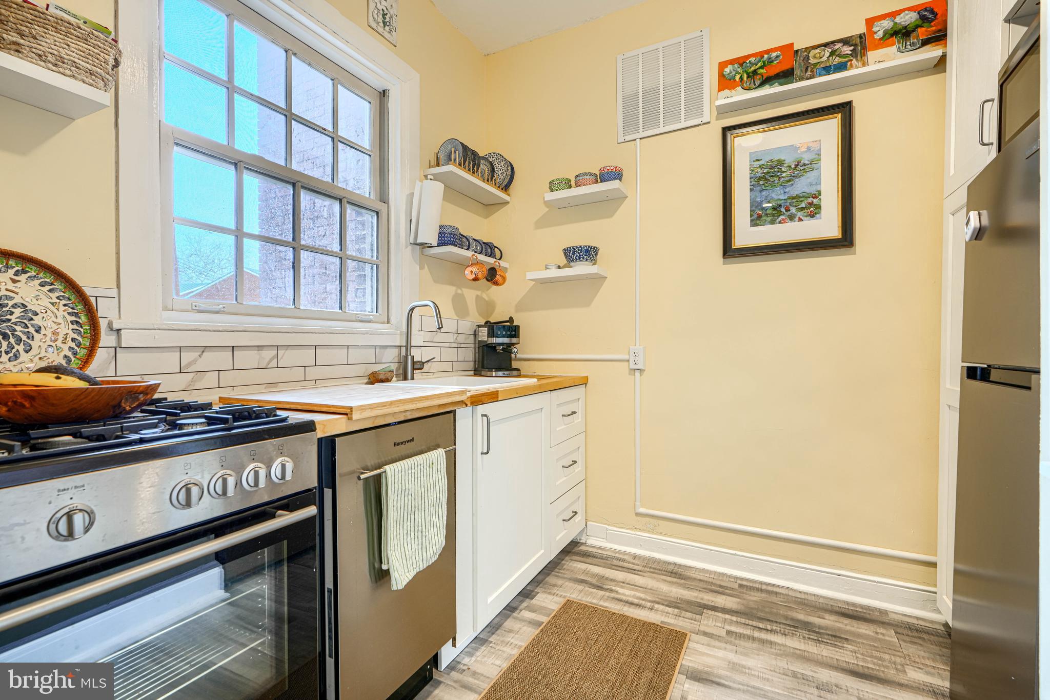 ROLAND PARK - Residential