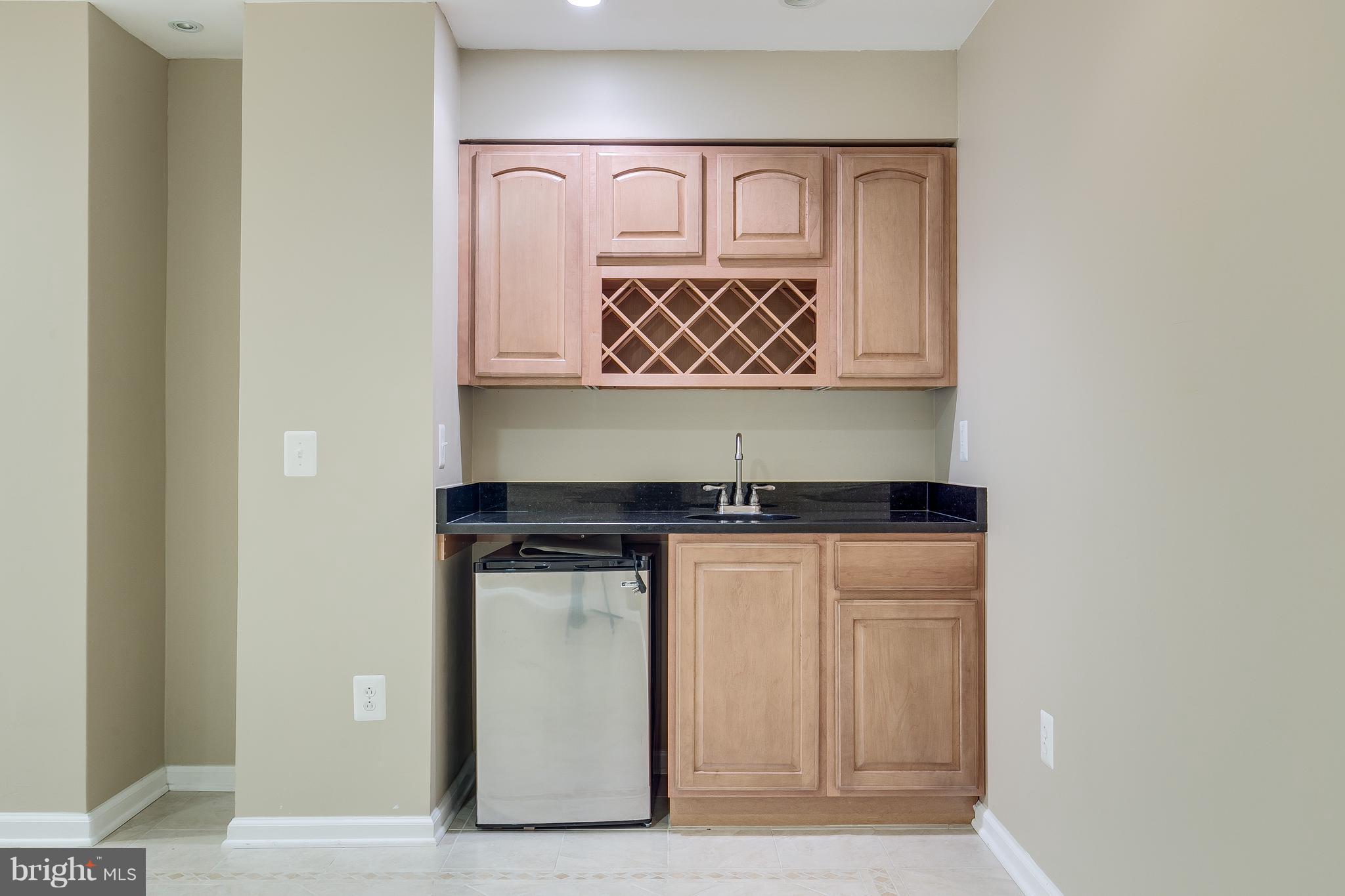 SIGNATURE AT BROADLANDS - Residential Lease