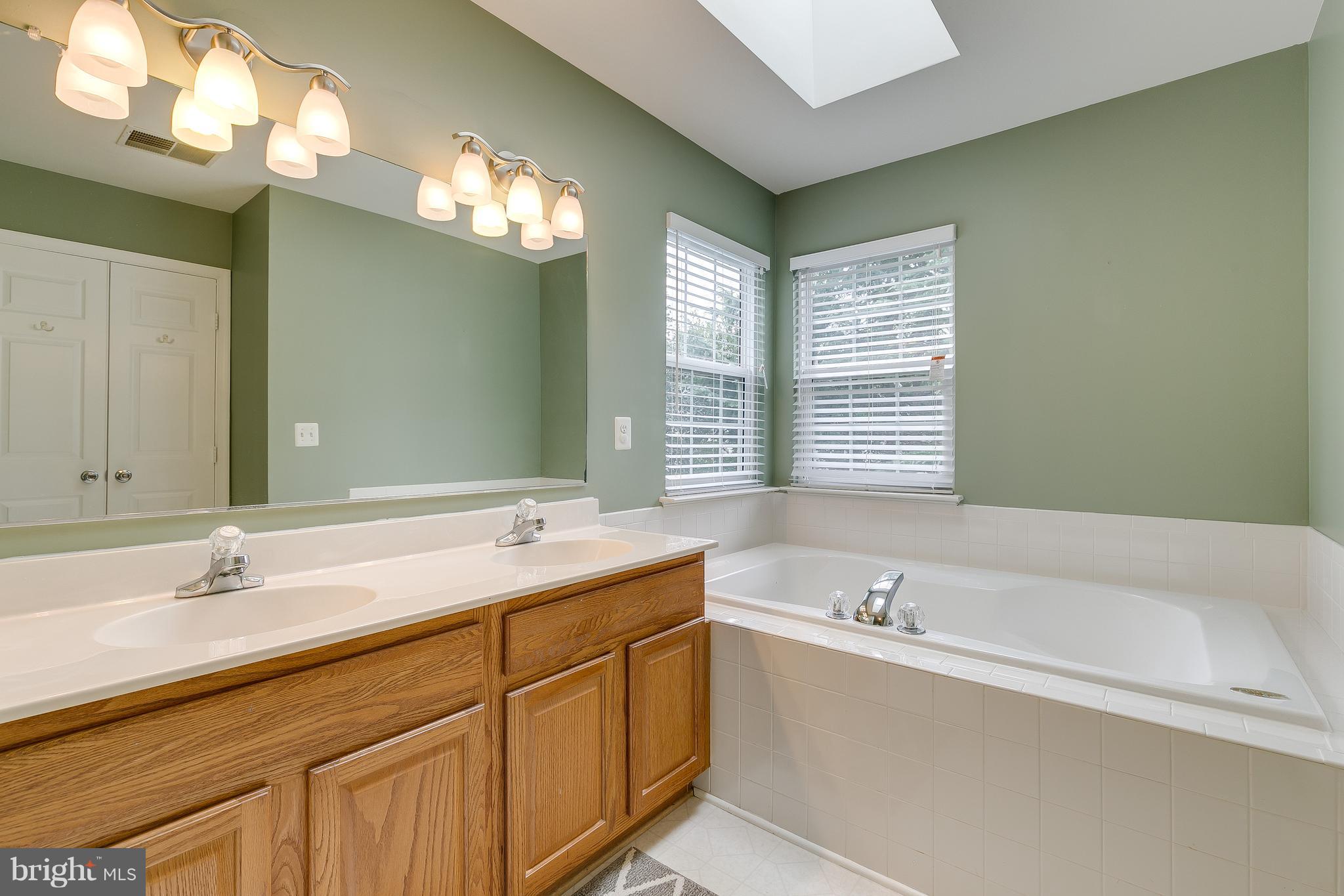 SIGNATURE AT BROADLANDS - Residential Lease