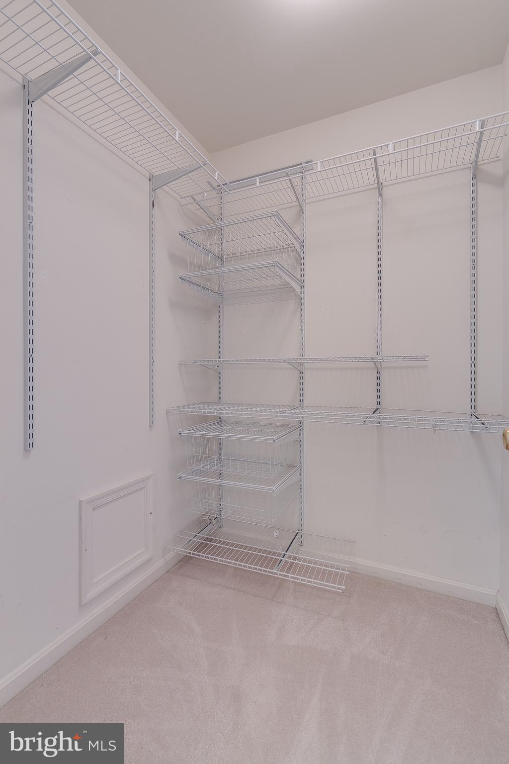 SIGNATURE AT BROADLANDS - Residential Lease