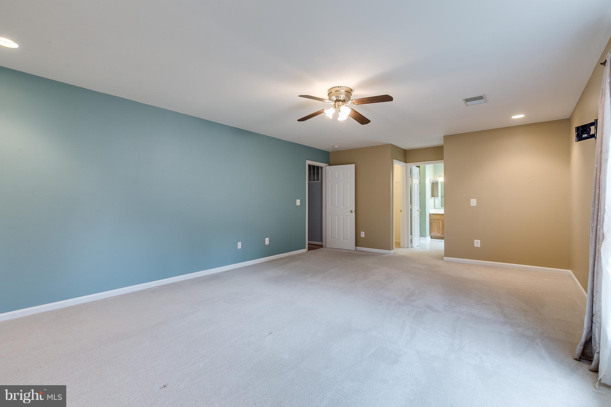 SIGNATURE AT BROADLANDS - Residential Lease