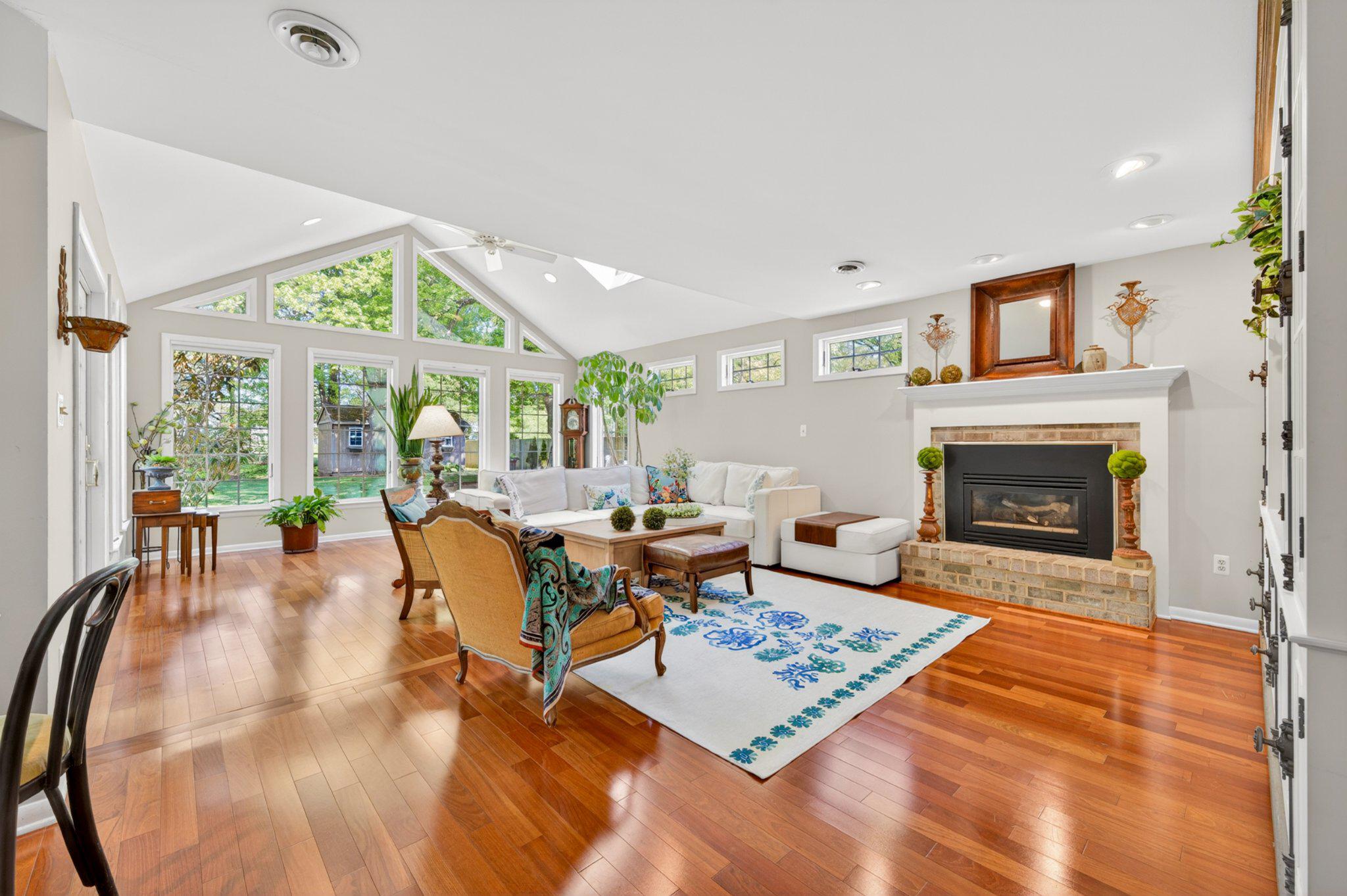OAK WOOD EAST - Residential