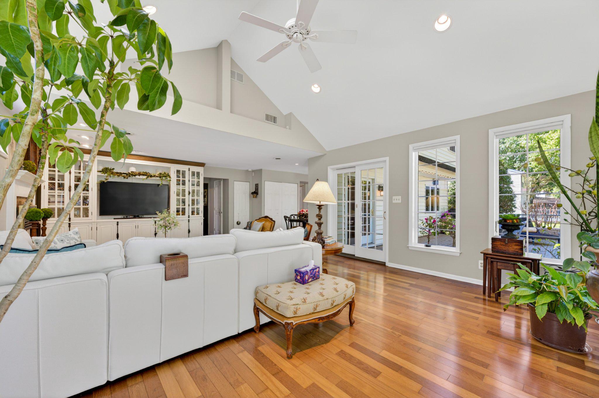 OAK WOOD EAST - Residential