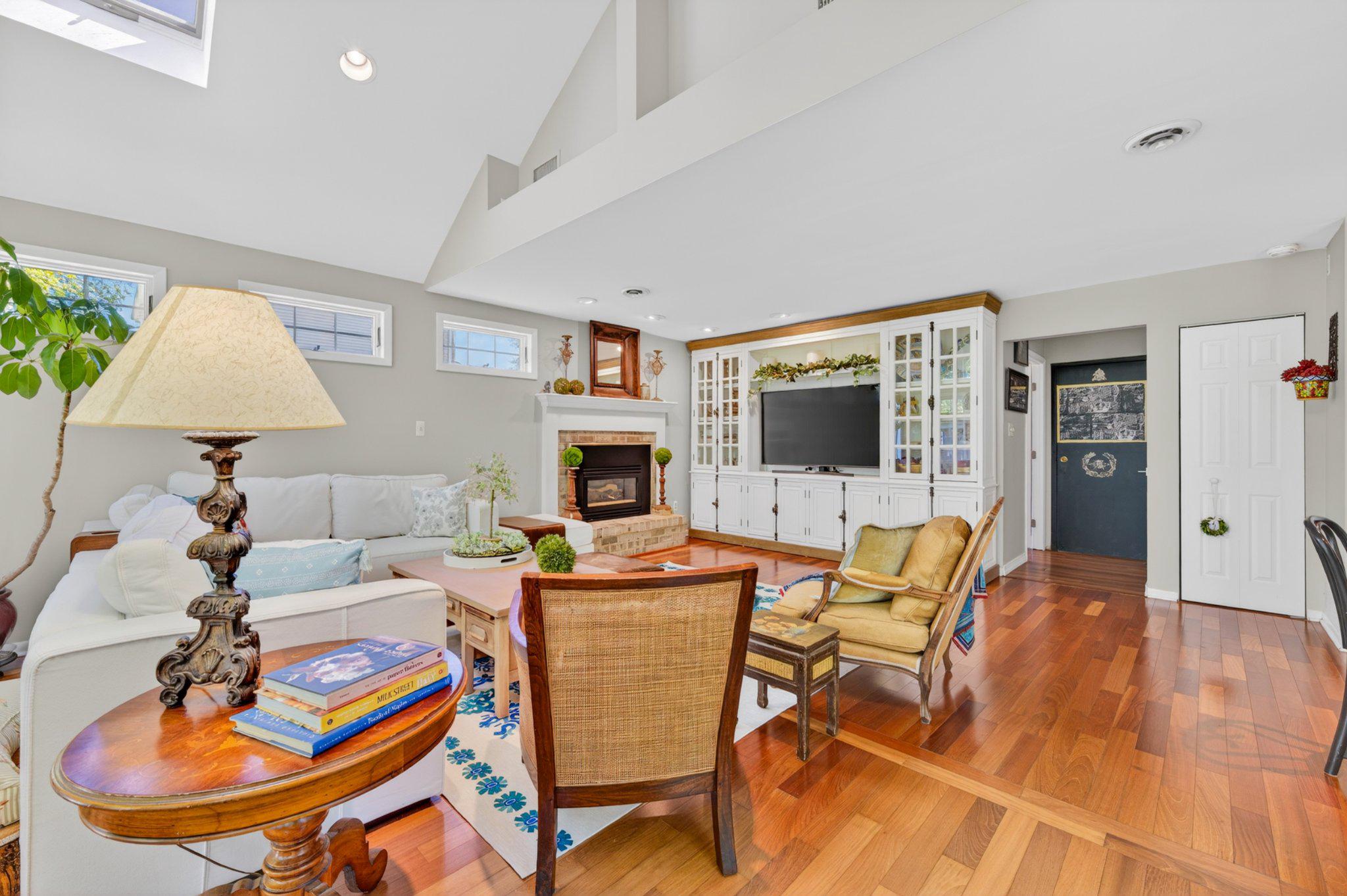OAK WOOD EAST - Residential
