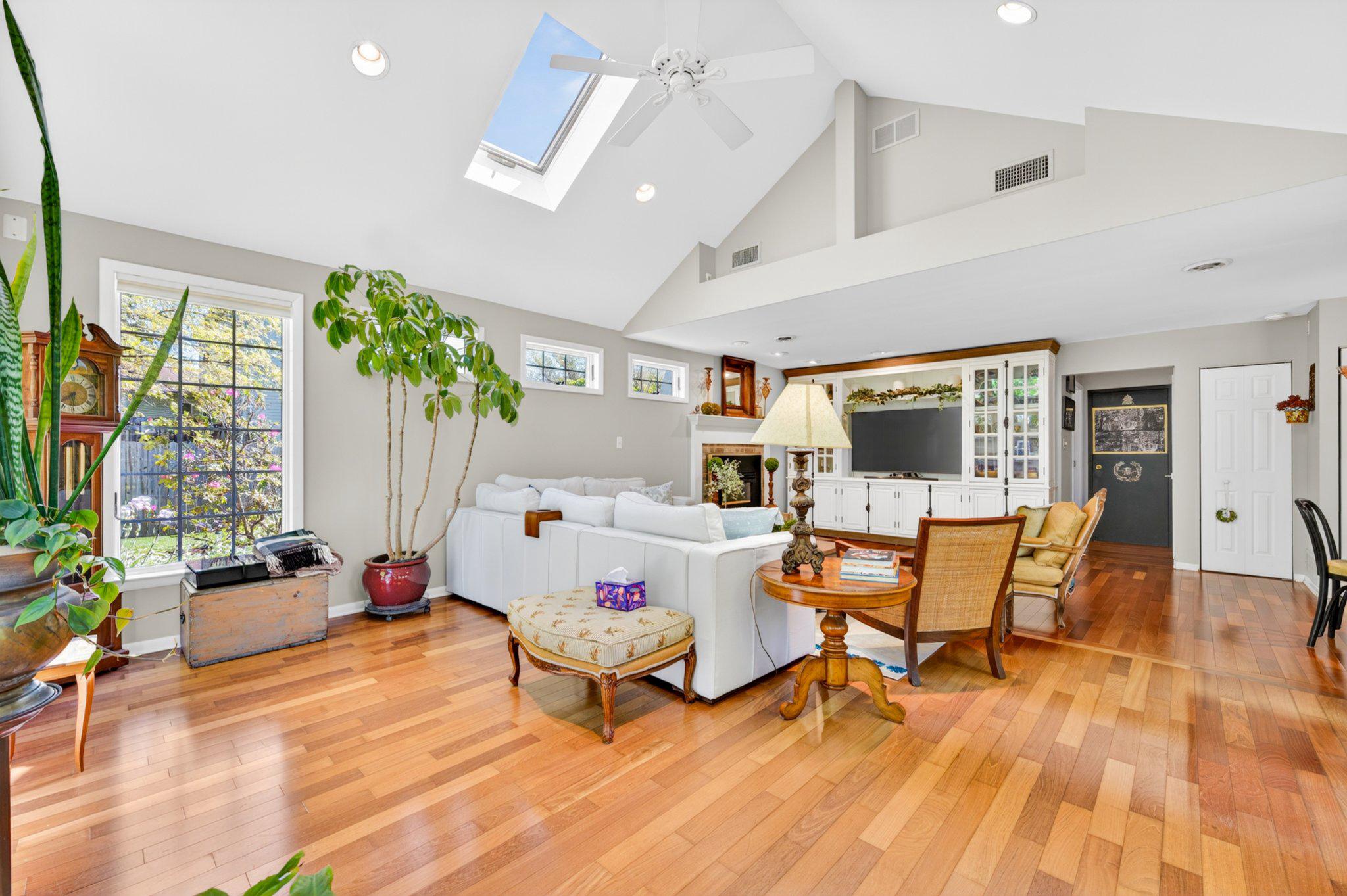 OAK WOOD EAST - Residential