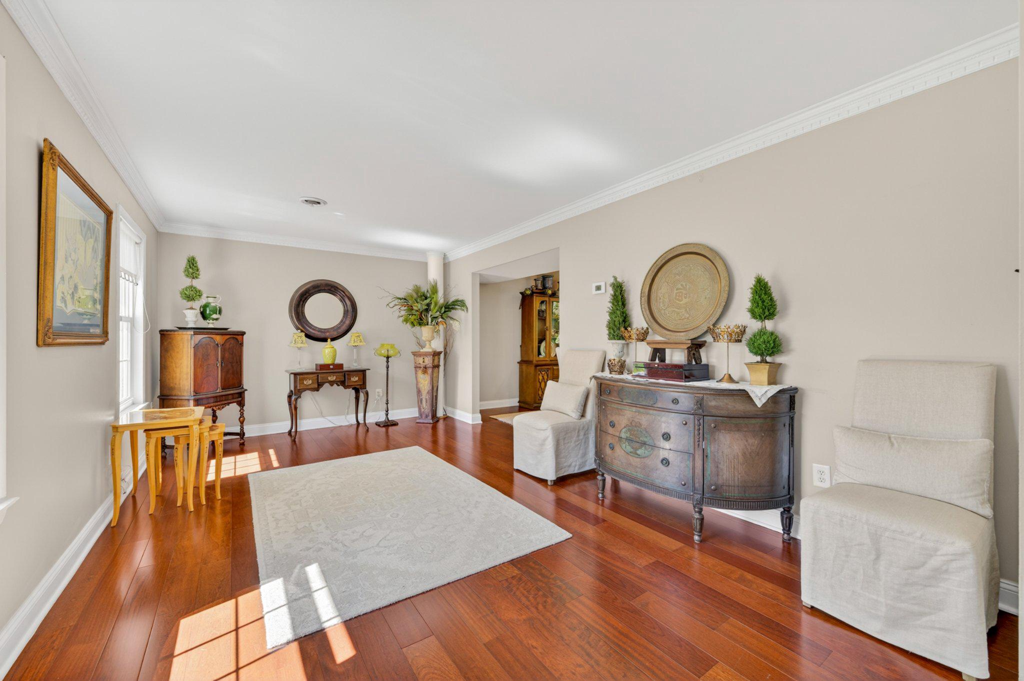 OAK WOOD EAST - Residential