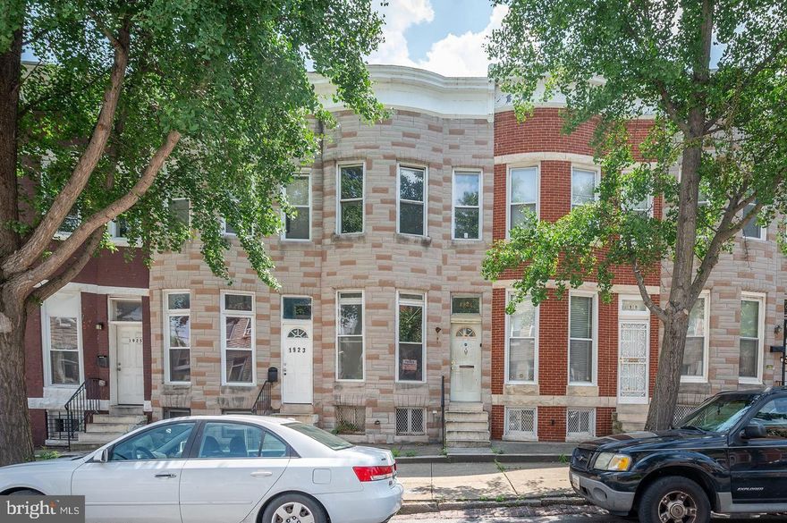 CALLING ALL INVESTORS ... THIS IS AN OPPORTUNITY TO DO A COMPLETE REHAB ... NEEDS MOST ALL NEW EVERTHING .... A DEAL AT THIS PRICE ... IN CURRENT MARKET ALL FIXED UP & READY TO SELL WILL BRING $225-250K DEPENDING ON FINISHES or MAKE IT A RENTAL ... GREAT OPPORTUNITY... MAKE AN OFFER !!!!