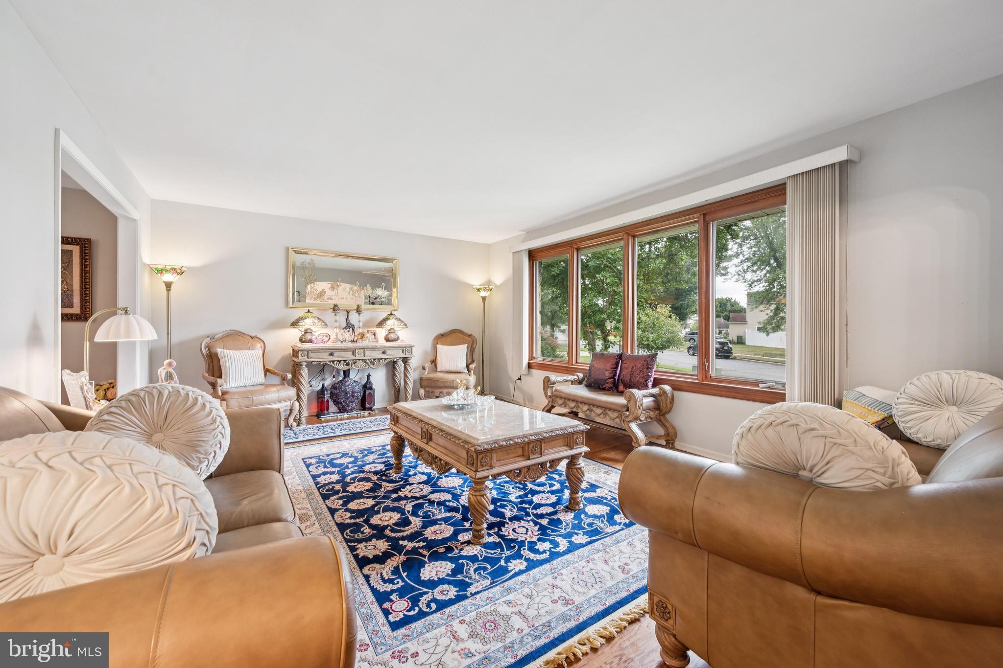 1525 SQUIRE LANE