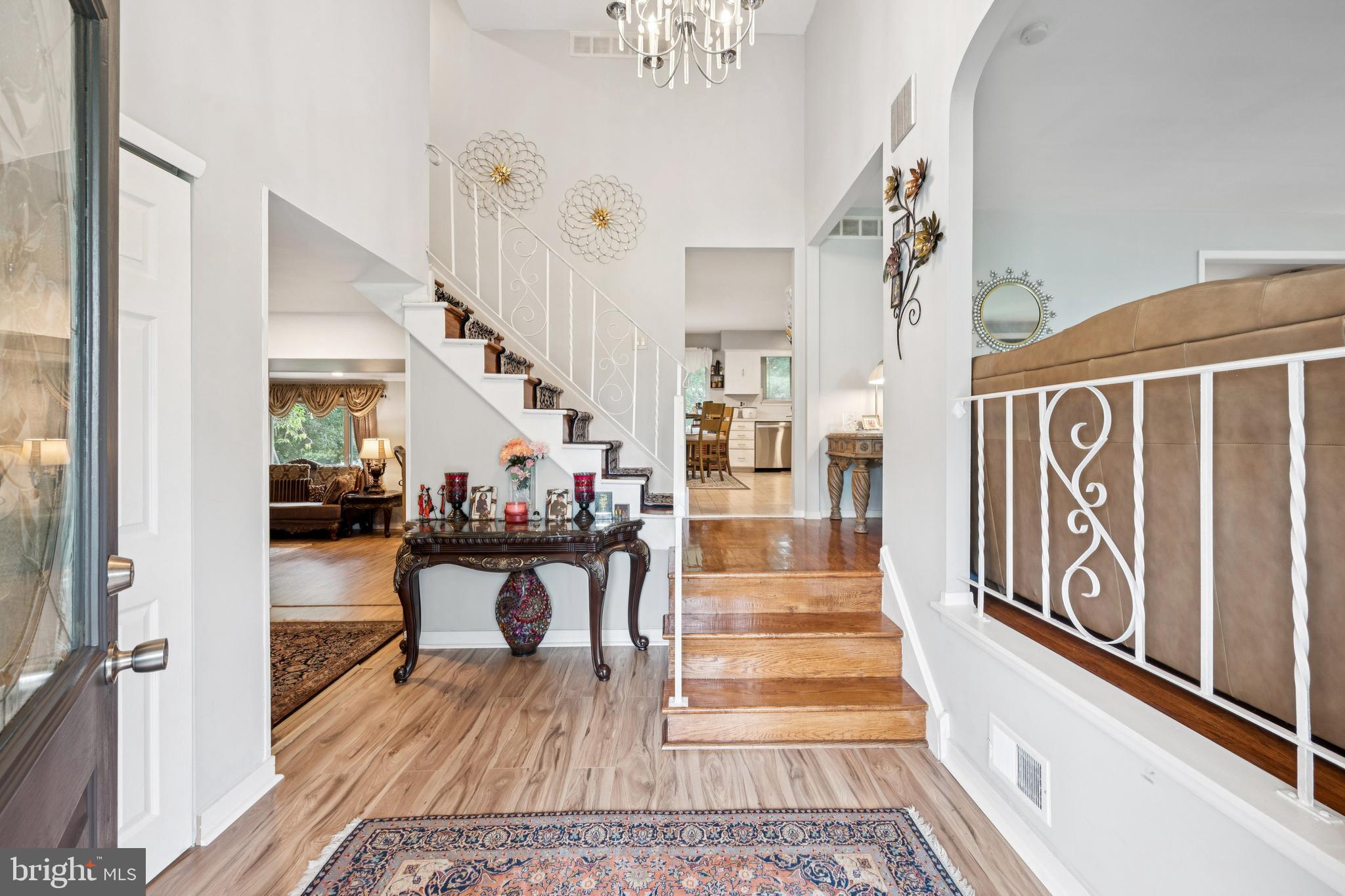 1525 SQUIRE LANE