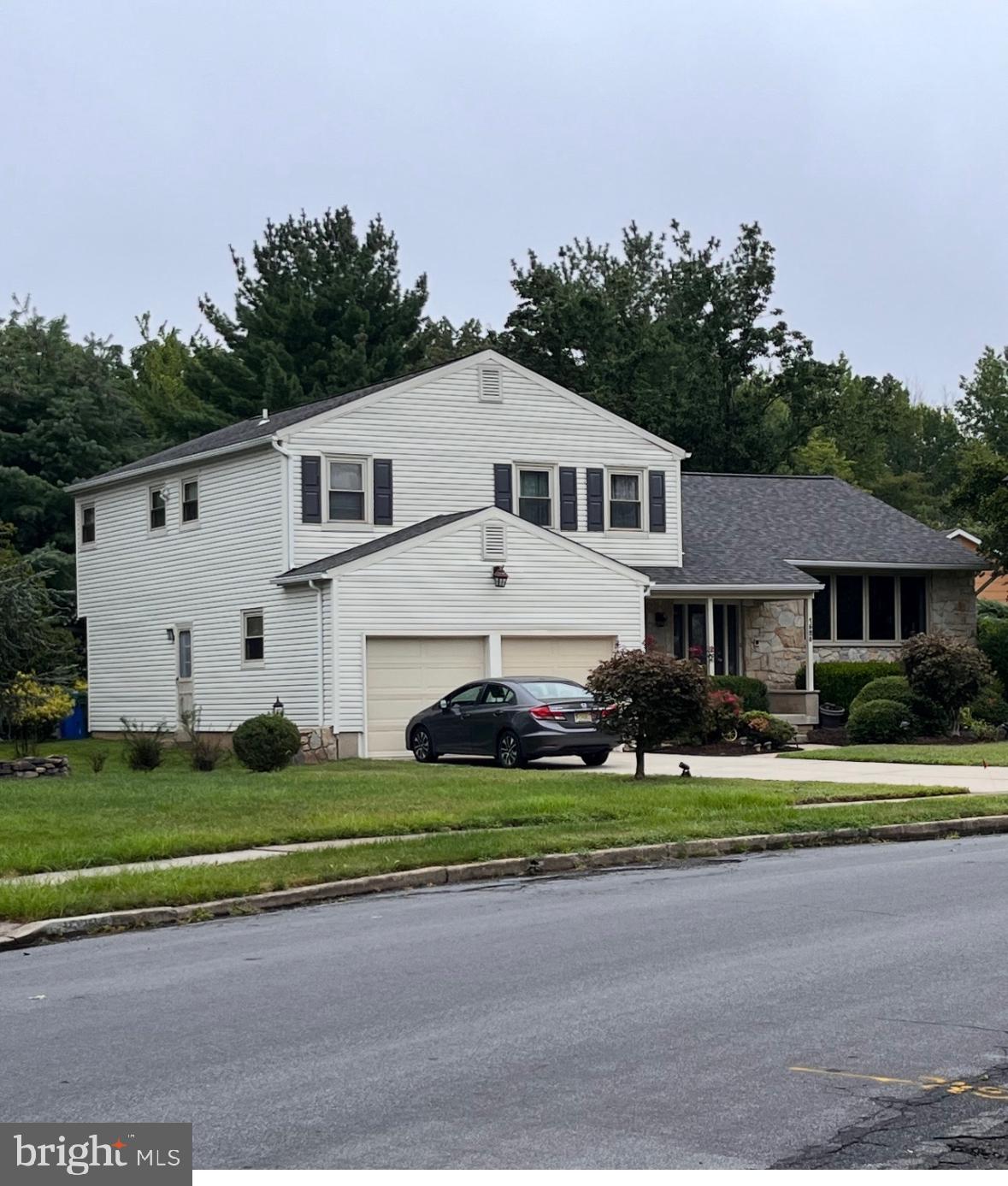 1525 SQUIRE LANE