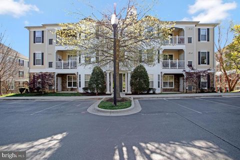 Photo of 1505 Broadneck Place #203, ANNAPOLIS, MD 21409 (MLS # MDAA2141312)