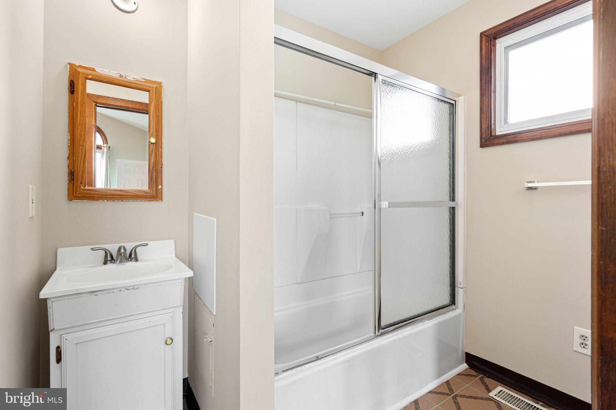 EDDINGTON GDNS - Residential