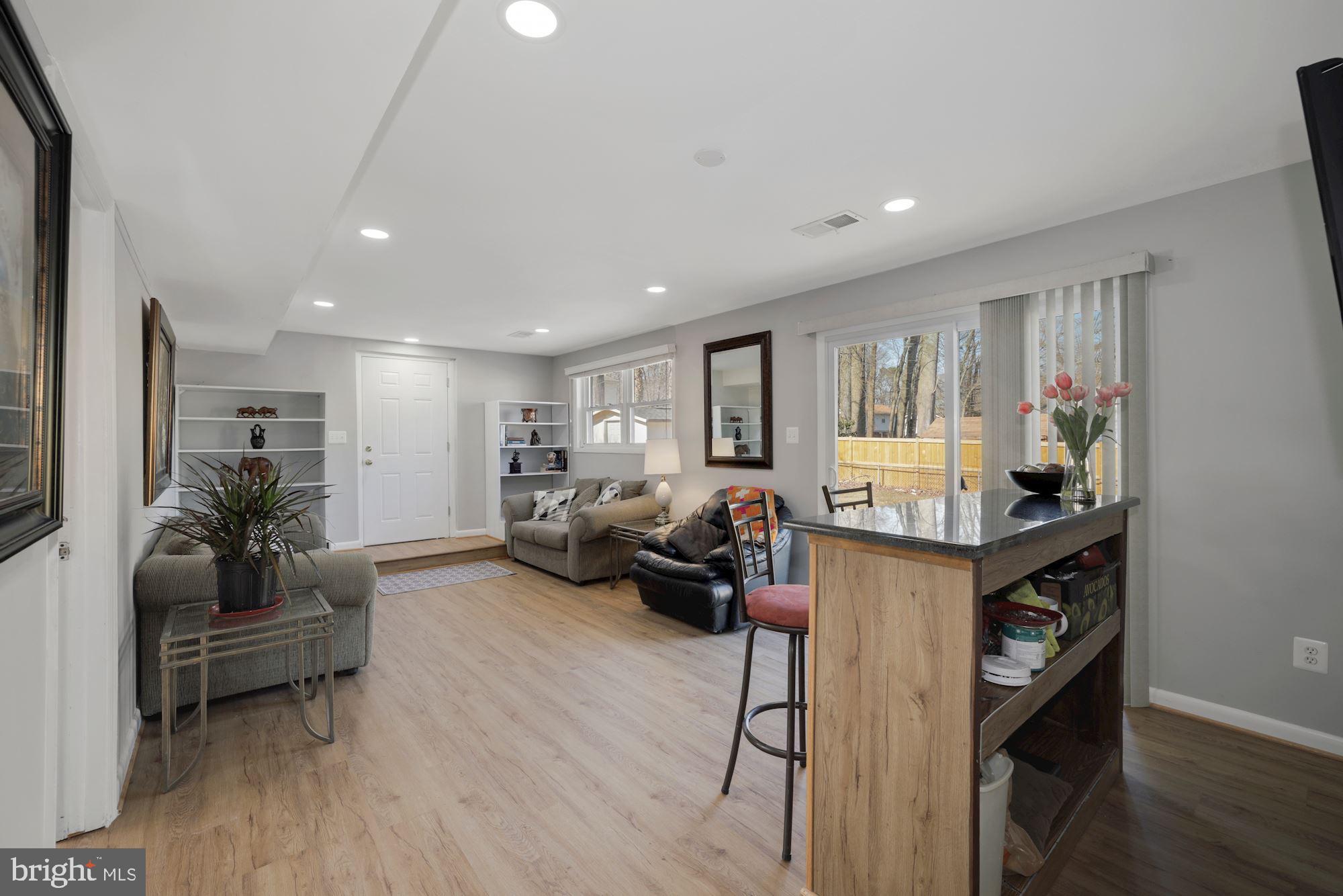 STONEWALL MANOR - Residential Lease