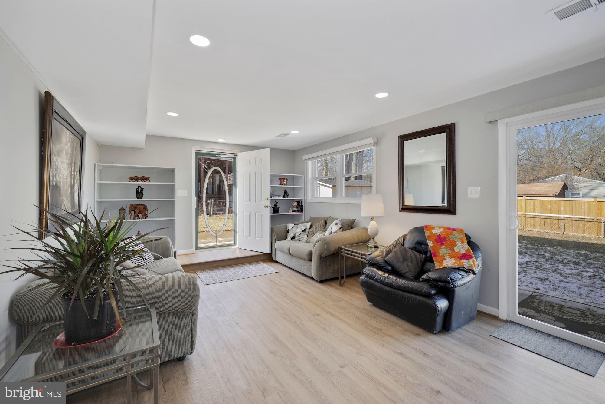 STONEWALL MANOR - Residential Lease