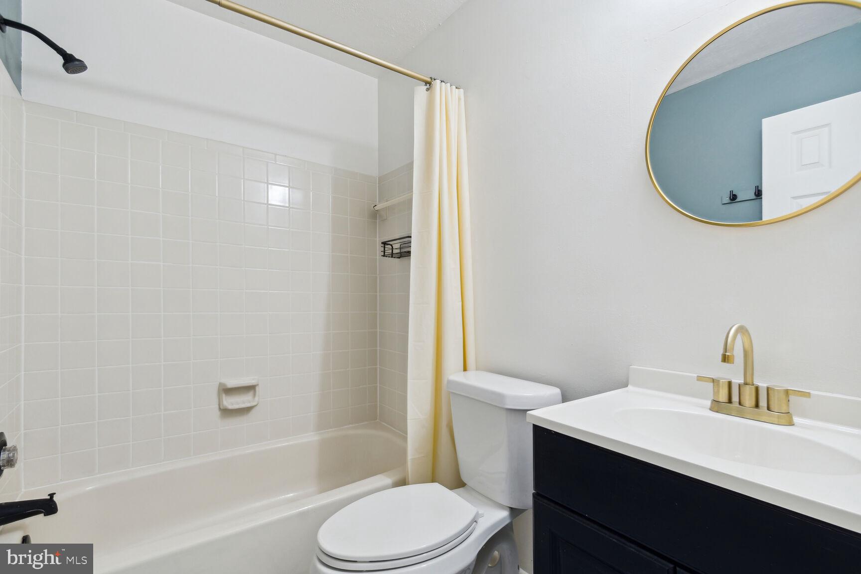 COLLEGE VIEW - Residential Lease