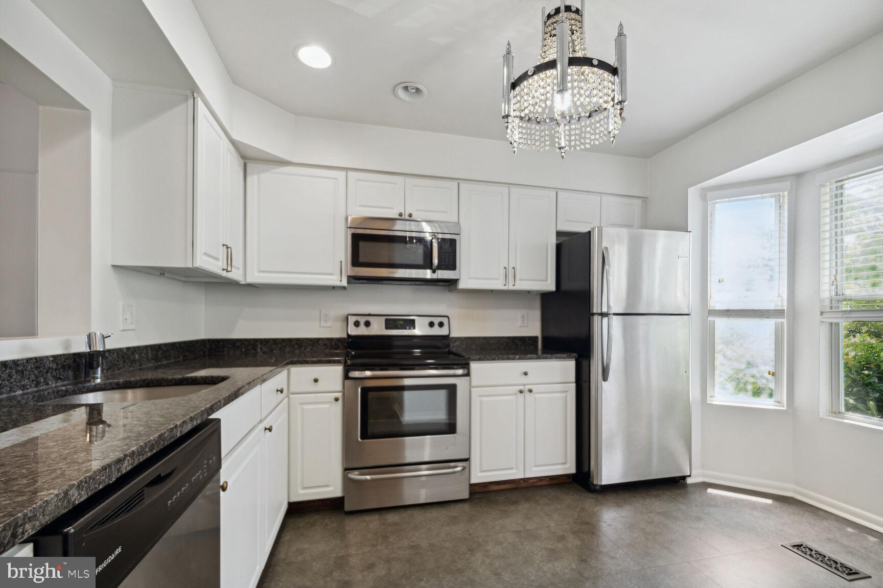 COLLEGE VIEW - Residential Lease