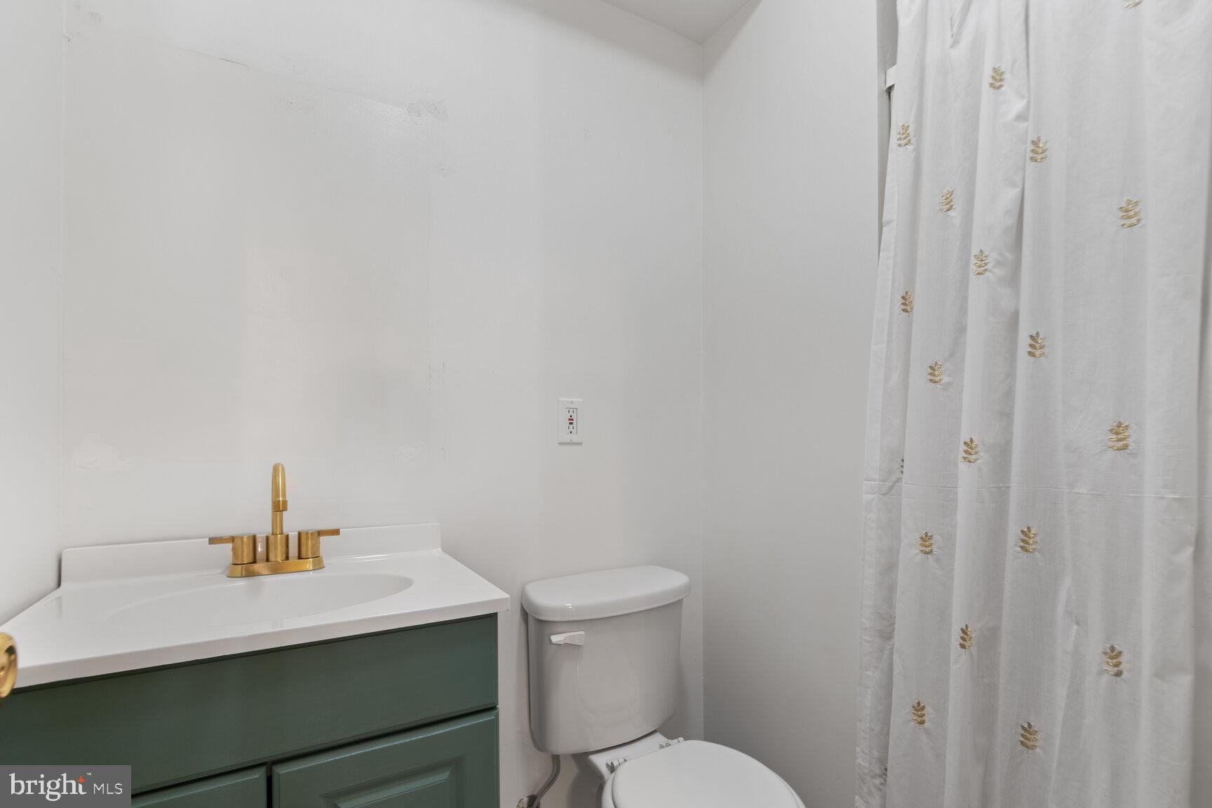 COLLEGE VIEW - Residential Lease