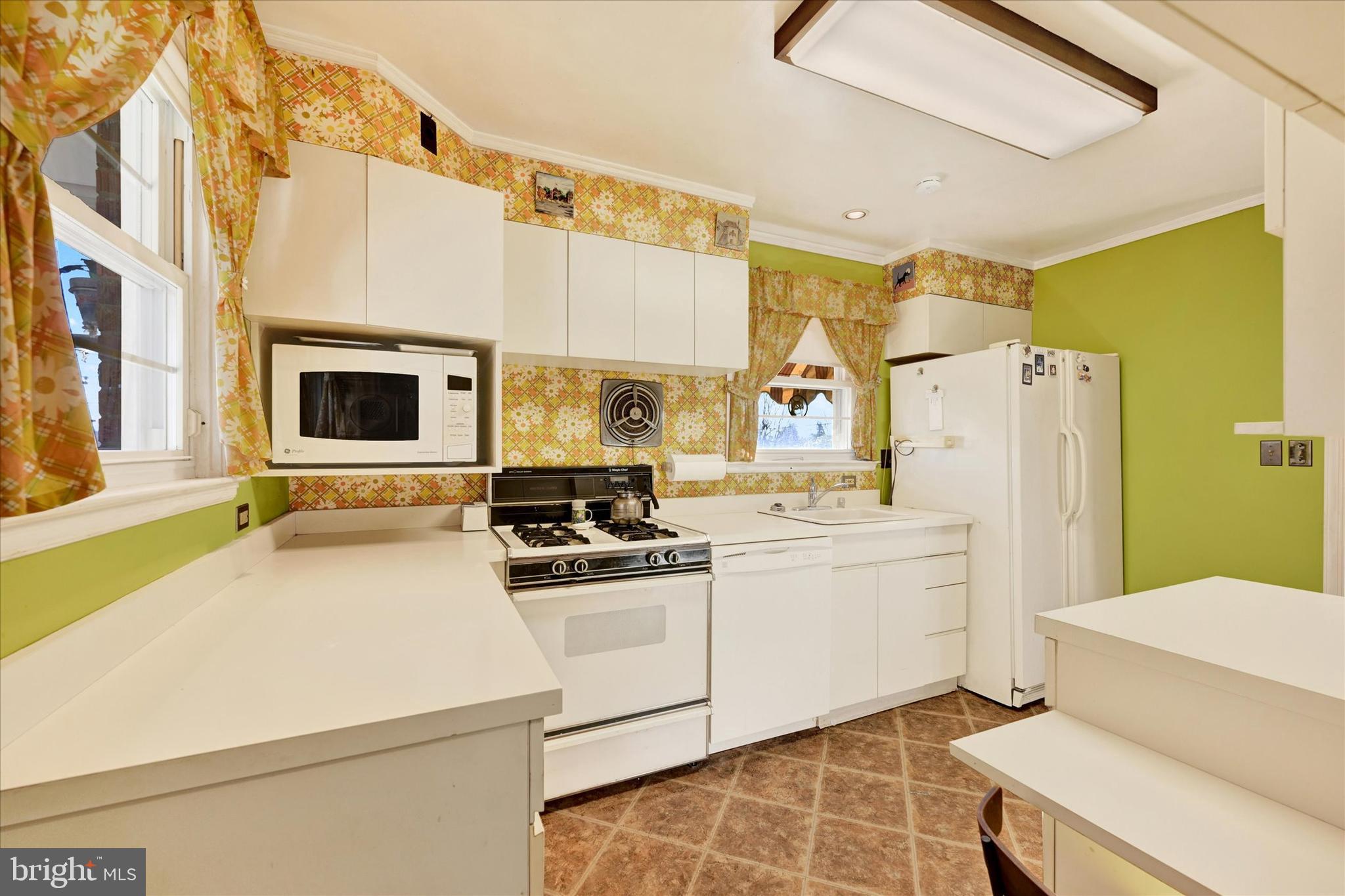 YORK MANOR - Residential