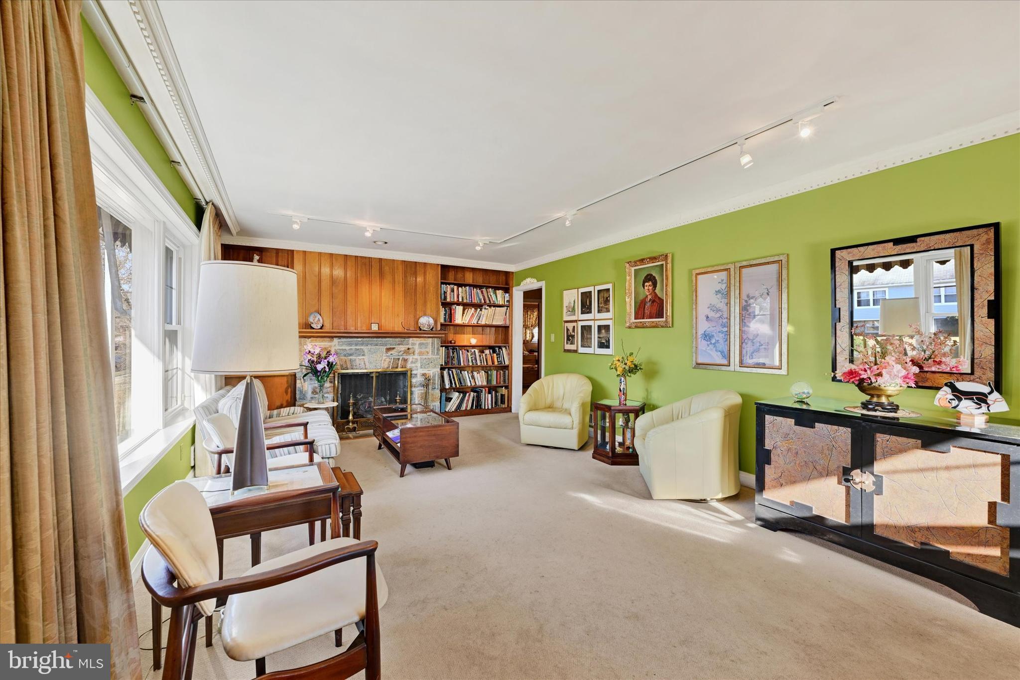 YORK MANOR - Residential