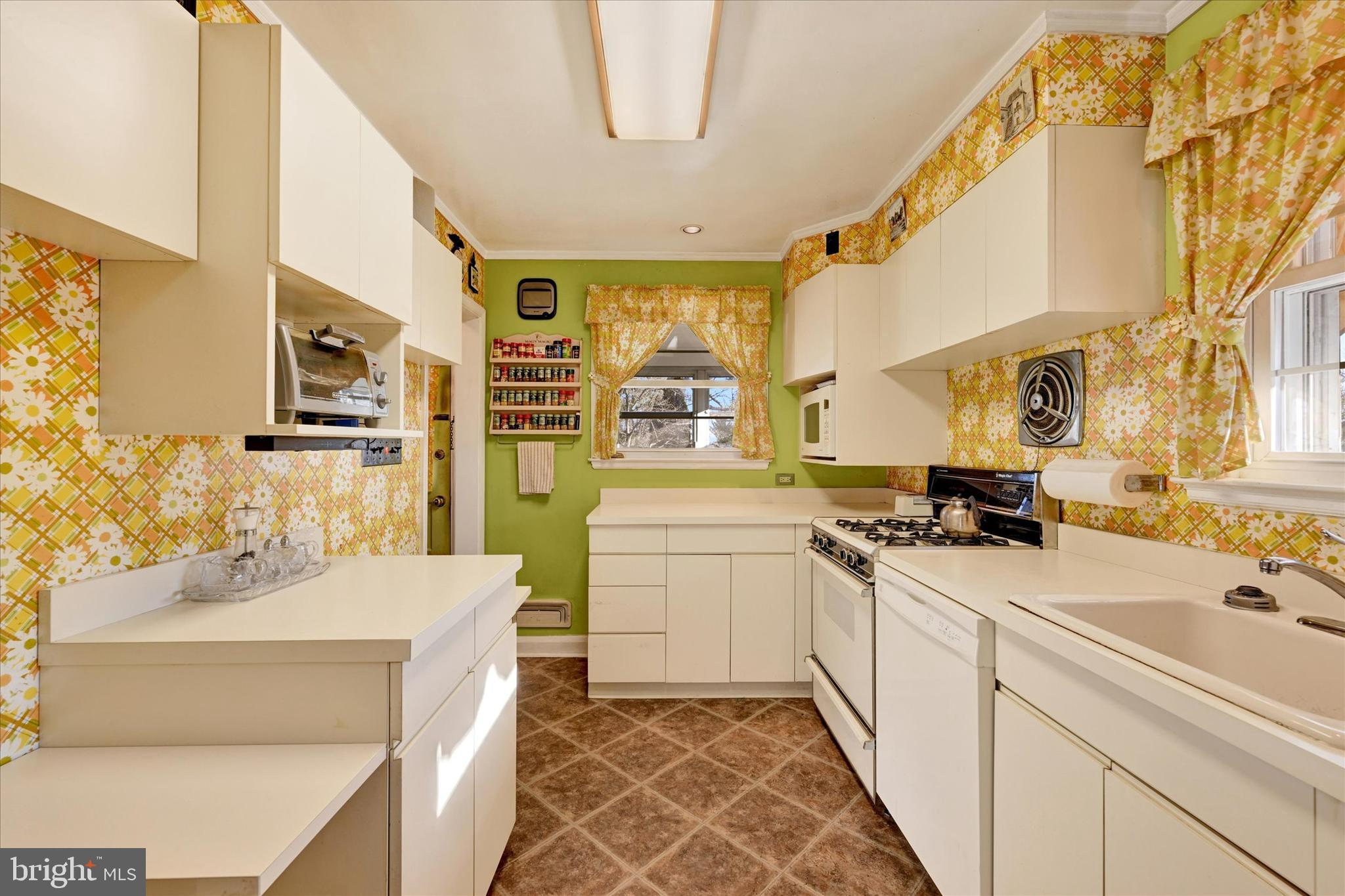 YORK MANOR - Residential