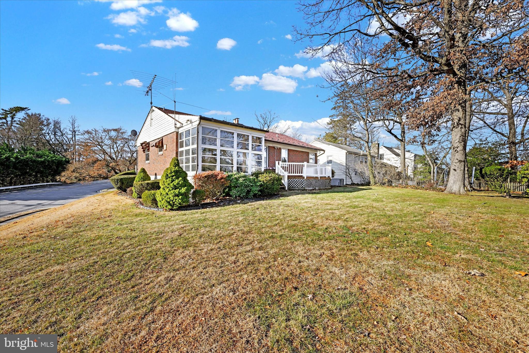 YORK MANOR - Residential