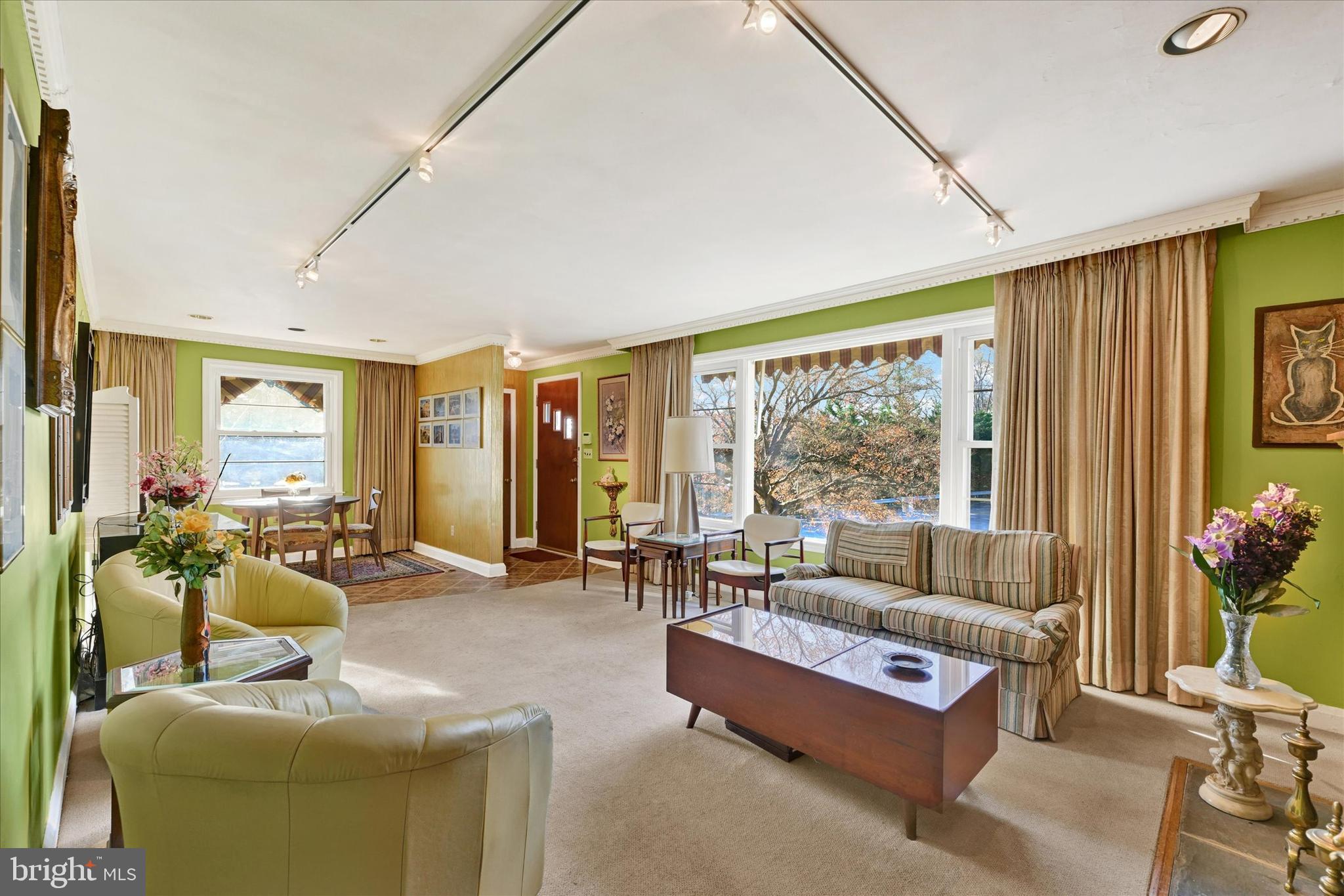 YORK MANOR - Residential