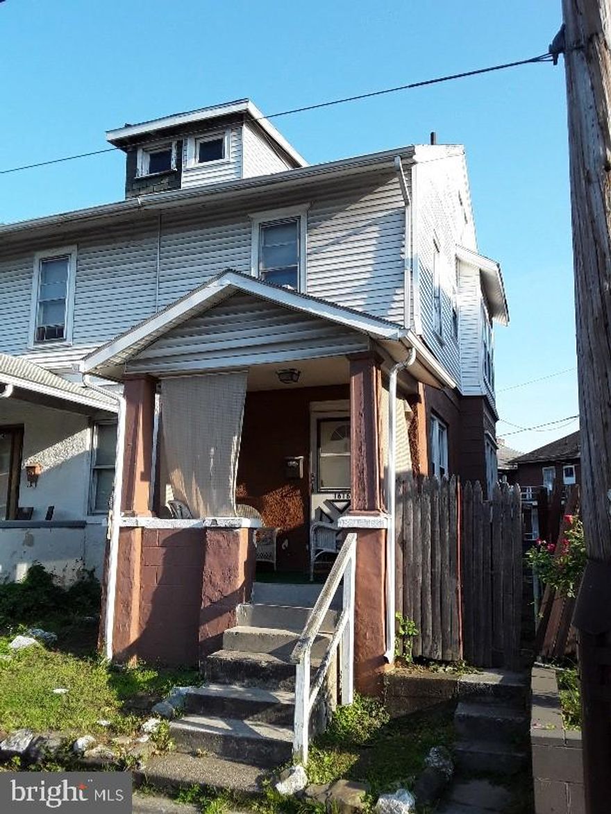 INVESTOR ALERT !! Turn key rental, with long term tenants in place, easy management, low maintenance property, ideal for the investor in search of value!!  Priced to SELL, hurry, won't last long!!