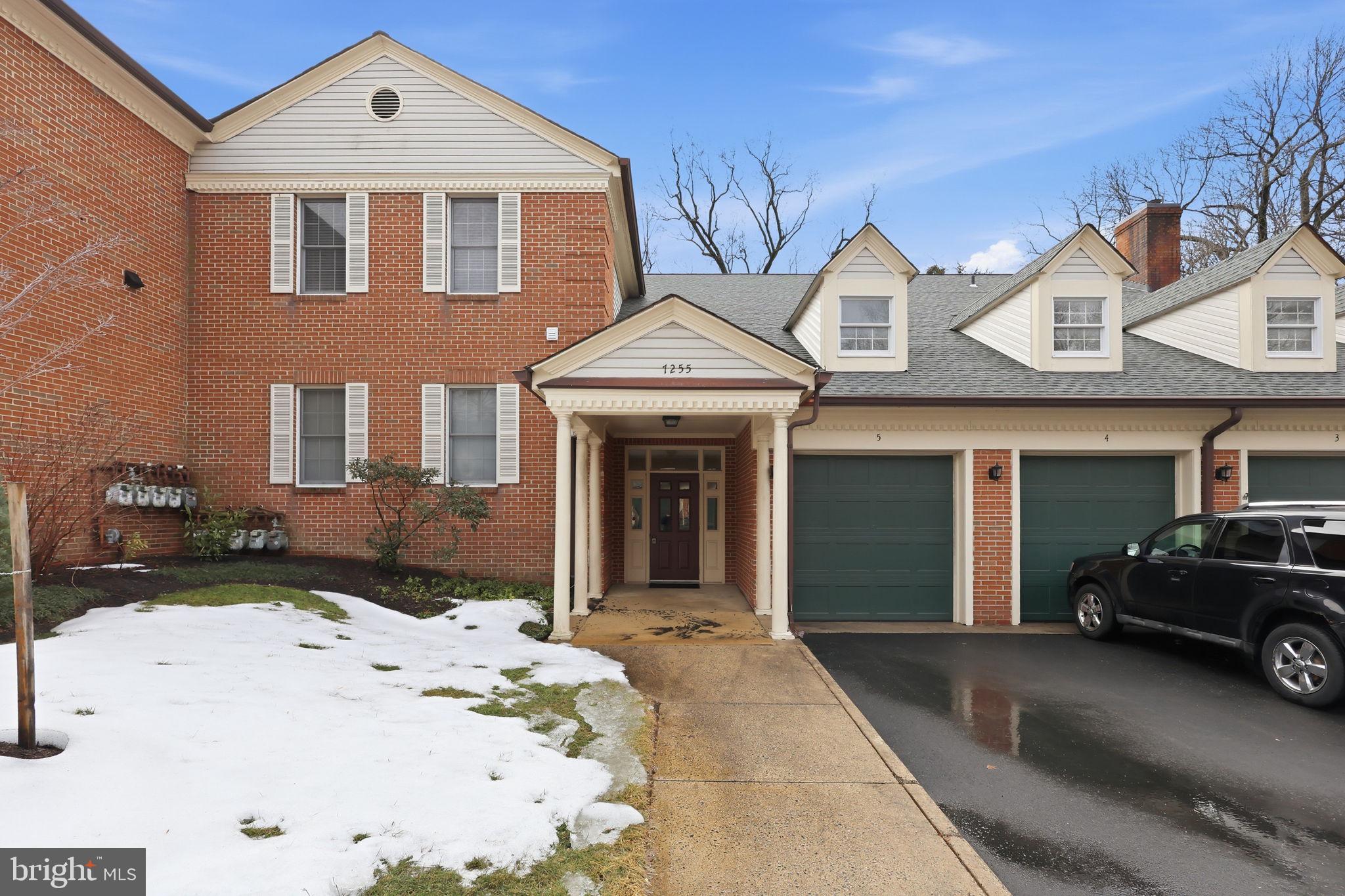 GLEN HOLLOW - Residential