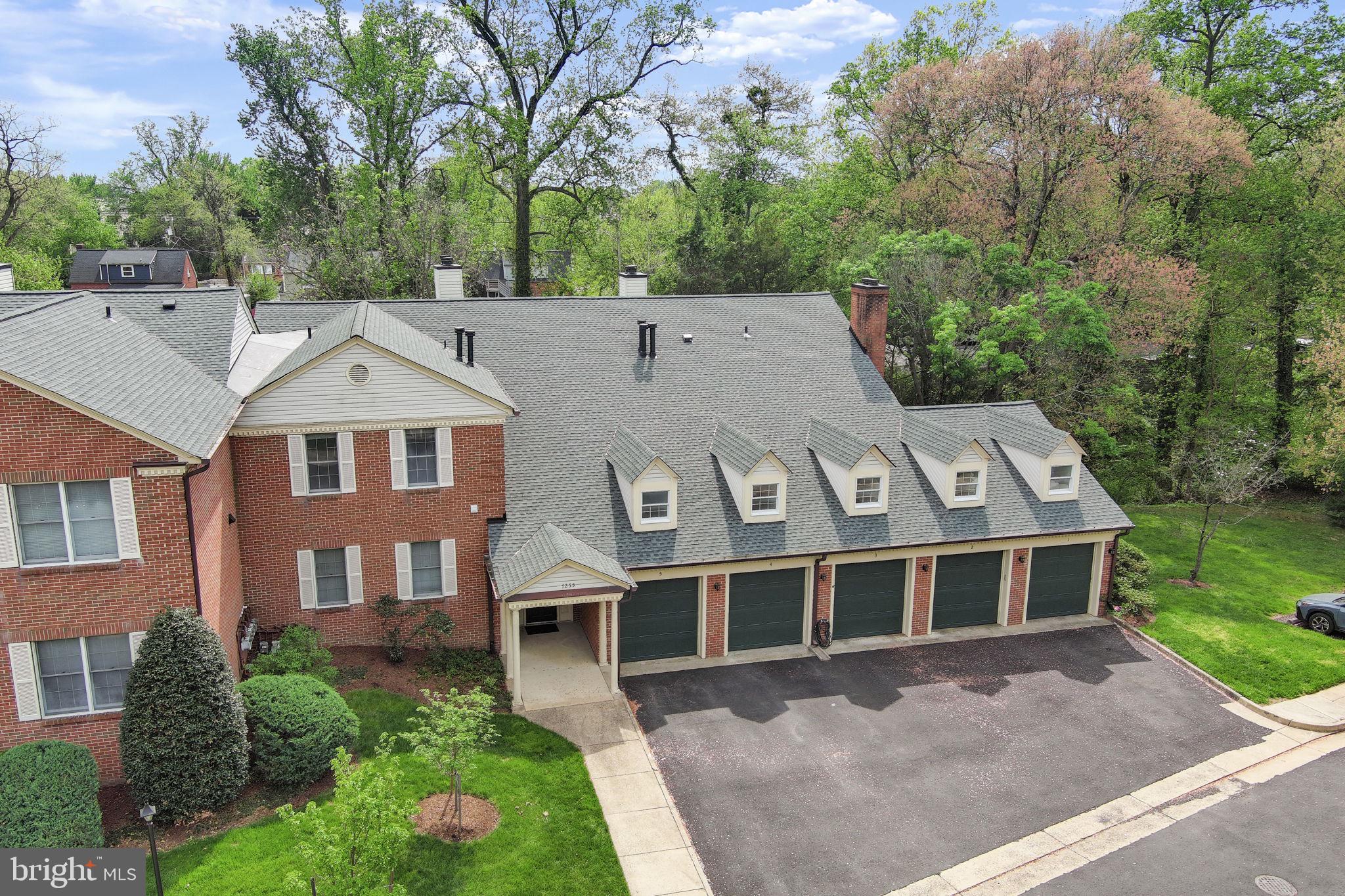 GLEN HOLLOW - Residential