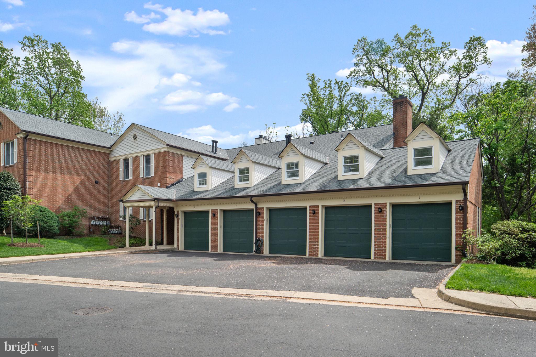 GLEN HOLLOW - Residential