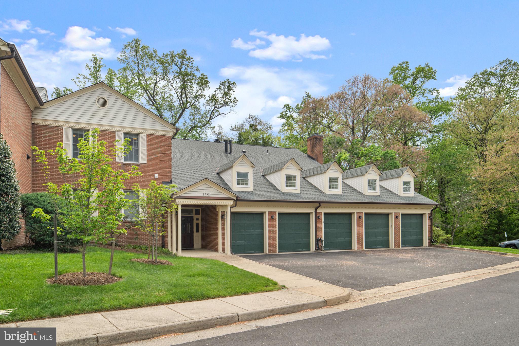 GLEN HOLLOW - Residential