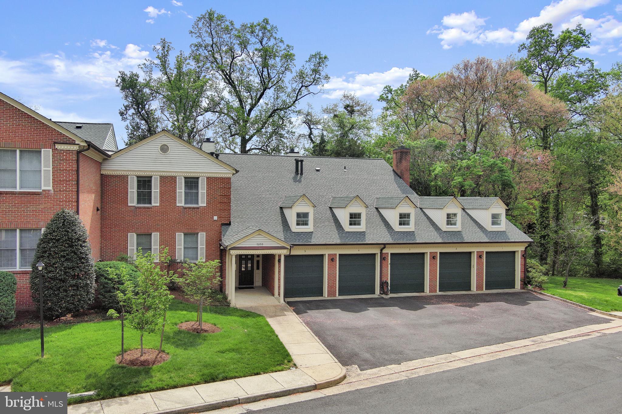 GLEN HOLLOW - Residential