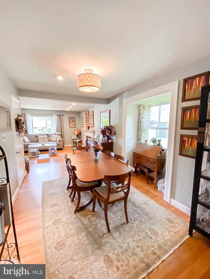 COUNTRY CLUB HILLS - Residential Lease