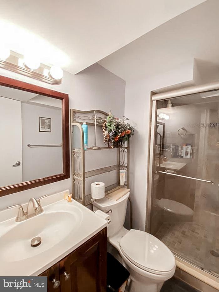 COUNTRY CLUB HILLS - Residential Lease