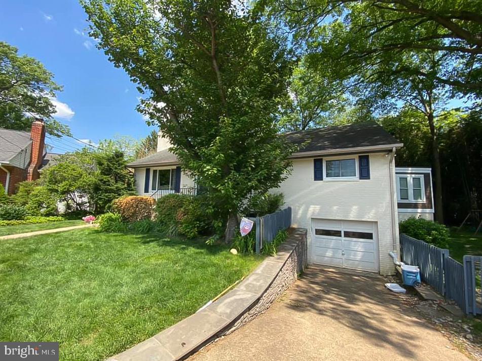 COUNTRY CLUB HILLS - Residential Lease