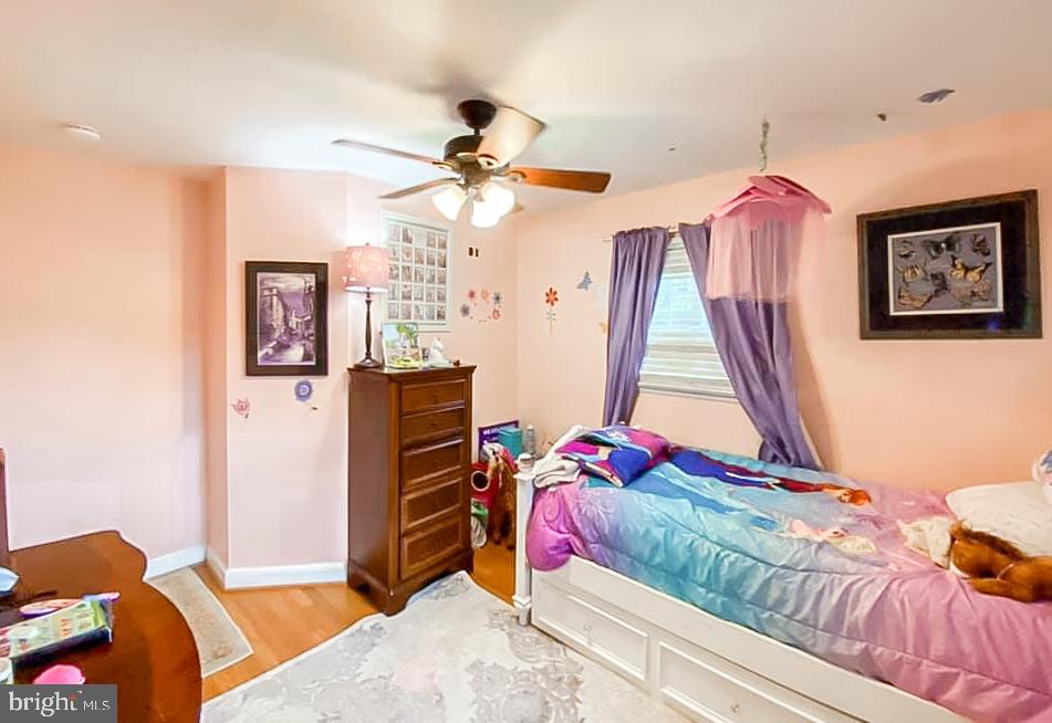 COUNTRY CLUB HILLS - Residential Lease